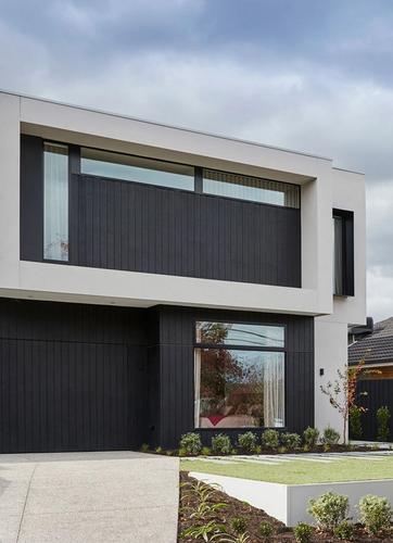 Luxury Contemporary Facade With Contrasting Timber Cladding