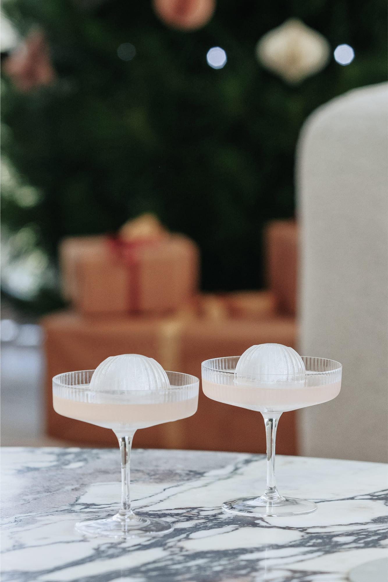 Two glasses with Champagne and Designstuff sphere ice cubes in them